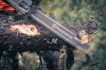 Leichtgewicht, Manövrierbarkeit, hohe Lebensdauer – mit der Husqvarna-eigenen X-TOUGH LIGHT Schiene profitieren Anwender von einer höheren Produktivität bei ihrer täglichen Arbeit mit der Kettensäge.