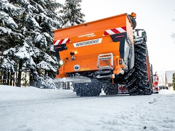 Der IceTiger verfgt ber das einzigartige Smart Precision System mit hydraulisch angetriebenem Bandboden, modernster ISOBUS-Steuerung und Przisionsstreuscheibe. 