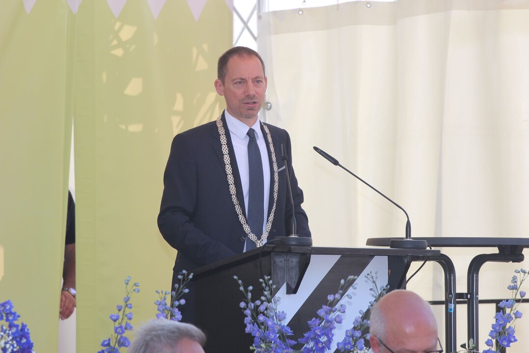 Stefan Ultsch, erst im vergangenen Jahr als Brgermeister der mittelfrnkischen Stadt Wassertrdingen gewhlt, freut sich ber die Aufwertung der Stadt durch die Gartenschau, die sein Amtsvorgnger Brgermeister Gnther Babel in die Wege geleitet hatte.