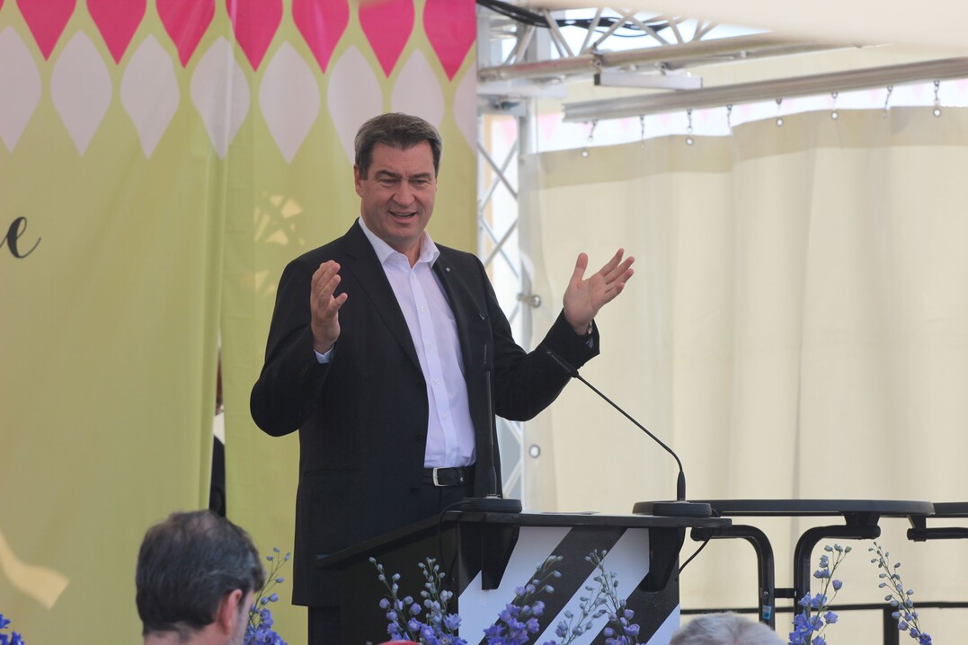 "Ich kenne keine Gemeinde in Bayern, die nicht dauerhaft von ihrer Gartenschau profitiert hätte", sagte Bayerns Ministerpräsident Markus Söder bei der Eröffnung der Gartenschau in Wassertrüdingen.