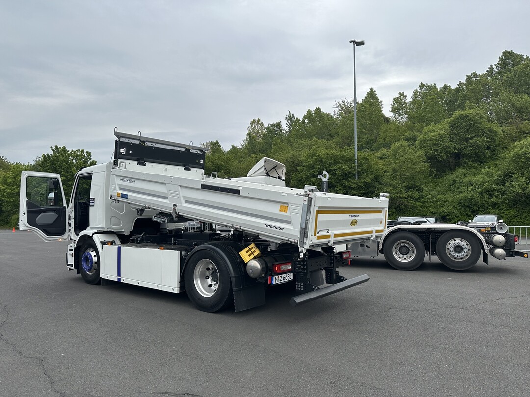 Dreiseitenkipper von Renault Trucks und Meiller