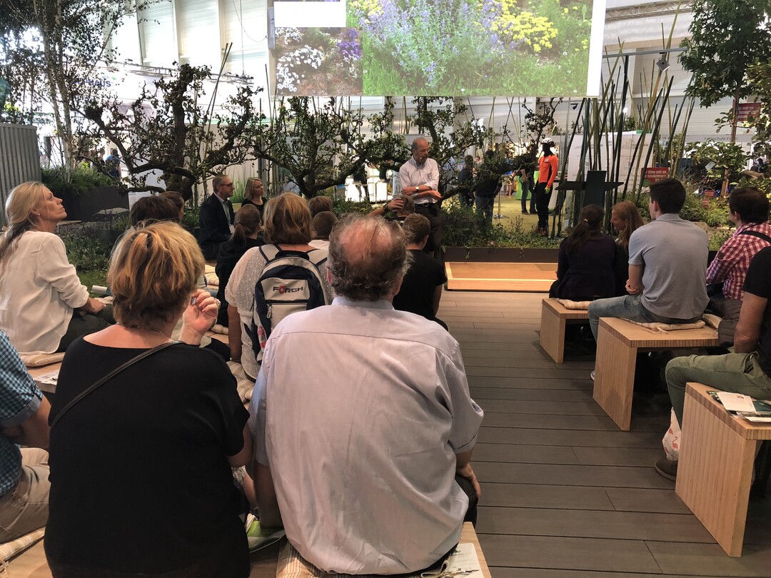 Viele Veranstaltungen auf der Messe können ohne Voranmeldung besucht werden. Für einige ist aber eine Anmeldung verpflichtend. Welche das sind, sehen Sie hier.