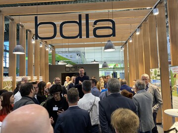 Wie 2022 wird der bdla-Prsident Stephan Lenzen auch dieses Jahr wieder zum Umtrunk an den Stand einladen.