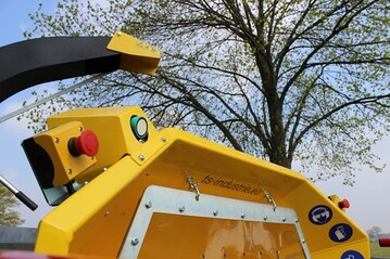 Mit dem neuen Hcksler WS/20 DT trgt TS Industrie aus dem
niederrheinischen Kempen dem immer strker werdenden Anspruch
nach emissionsreduzierten Maschinen im Grnen Markt Rechnung.
 