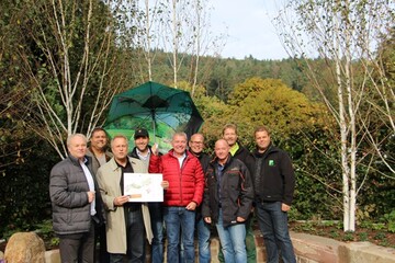 v.l.n.r.: Brgermeister Norbert Mai, Klaus Ring, Ring Garten- und Landschaftsbau GmbH Ettlingen, Landschaftsarchitekt Stefan Fromm, Achim Jansen, Jansen Garten- und Landschaftsbau Karlsbad, VGL-Geschftsfhrer Reiner Bierig, Oliver Faas, Faas GmbH in Engelsbrand, Thomas Westenfelder, Werner Westenfelder GmbH Eggenstein Leopoldshafen, Ralf Schnthaler, Garten- und Landschaftsbau Schnthaler Straubenhardt und Clemens Ring, Ring Garten- und Landschaftsbau GmbH Ettlingen.