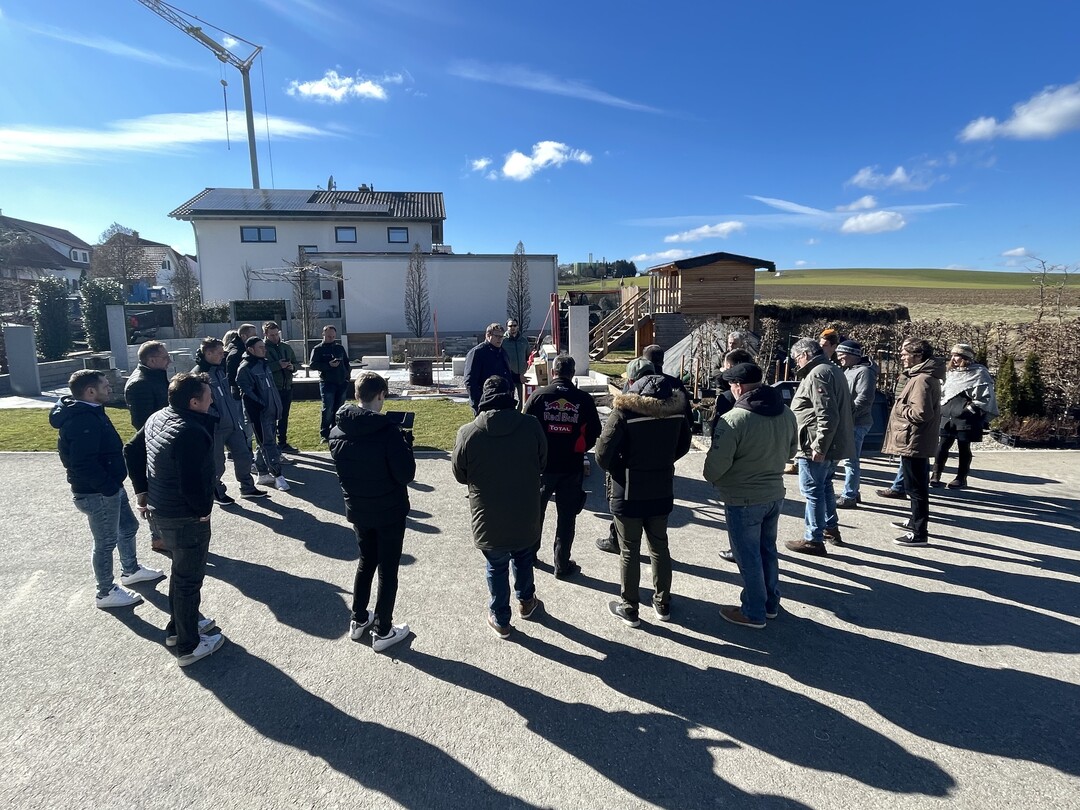 Bei sonnigem, aber kaltem Wetter startete die Knumox Bayern-Event-Reihe bei der Firma Heid GmbH & Co. KG in Oberschnegg.