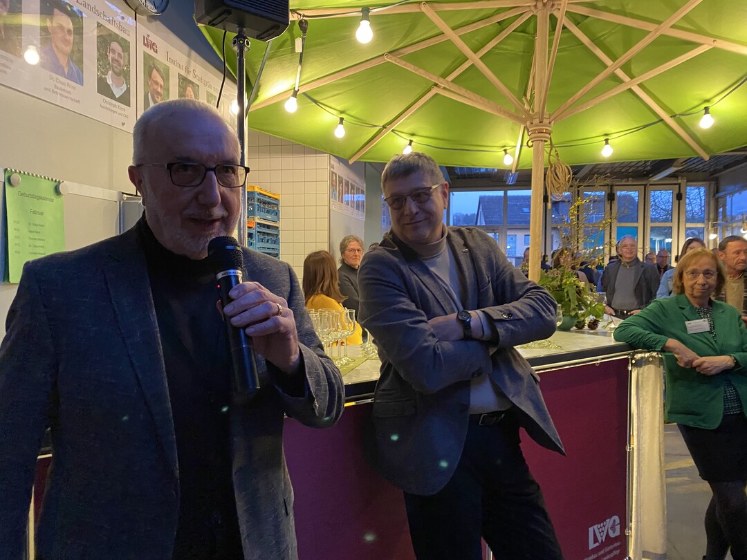 Andreas Maier und Jrgen Eppel begren die Besucher des abendlichen Stehempfangs.