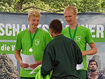 Lukas Jennrich und Josa Jeremias Jtten wurden beim 24. Landschaftsgrtner-Cup auf der Landesgartenschau Burg Zweite und fahren nach Nrnberg.