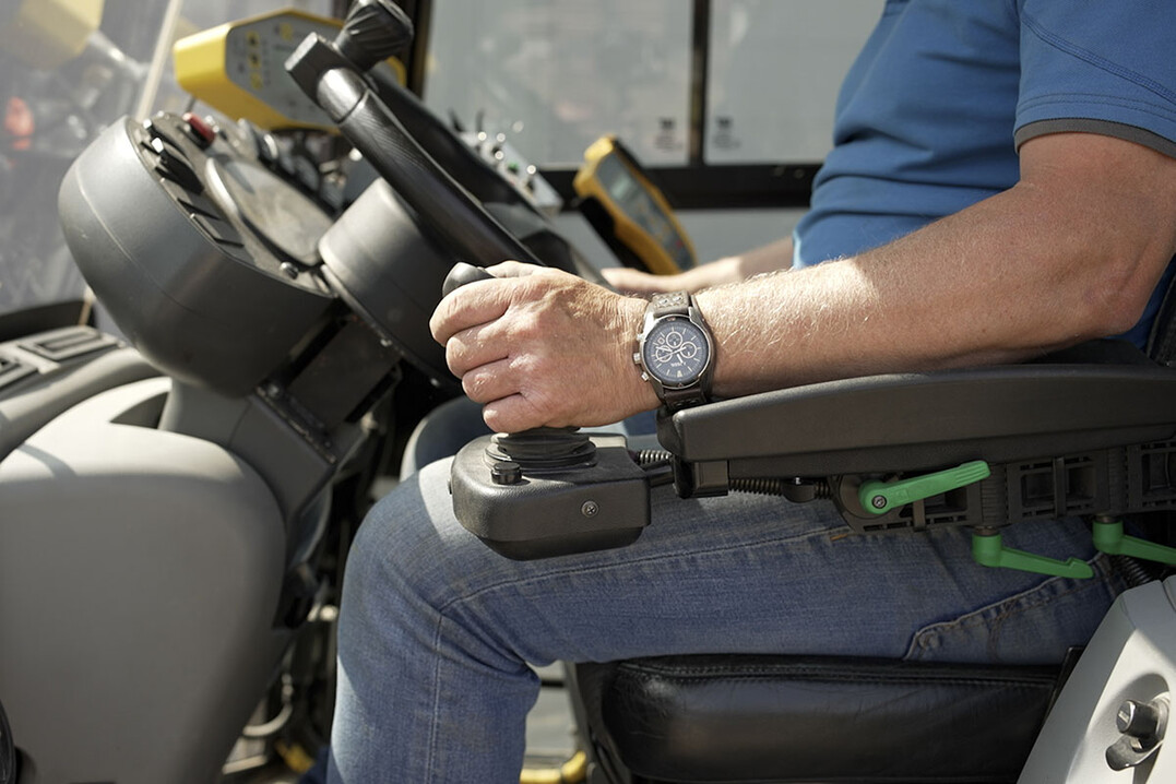 Ergonomische Joystick Lenkung f�r alle Fahrzeuge, jetzt auch in Deutschland verf�gbar