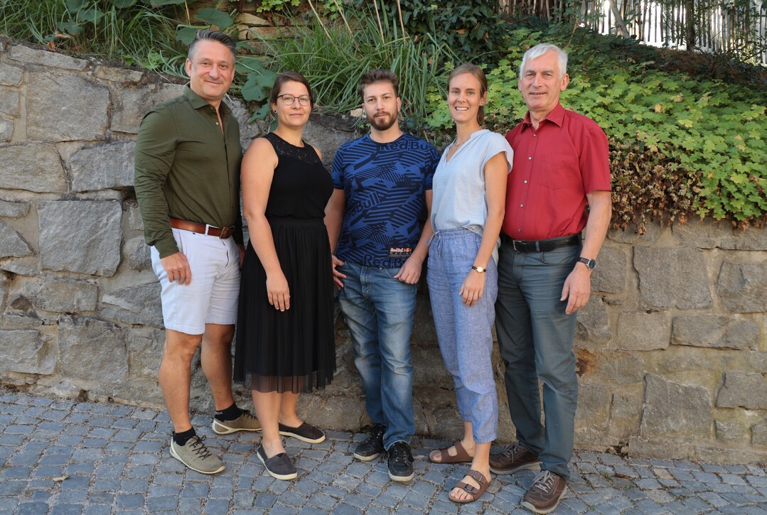 Berufsschuldirektor Andreas Kovac, Nina Wiener, Mathias Berndt, Alexandra Maier und Fachschuldirektor Franz (von Links)