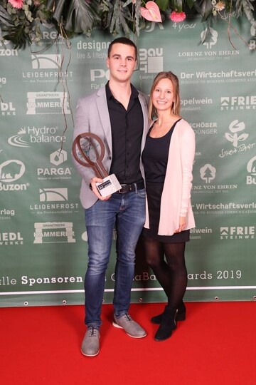 Mario Haindl und Caroline Rauscher nahmen den Preis fr Kittenberger Erlebnisgrten in Empfang. 