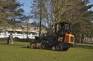 Kiesel ist Systempartner fr neue und gebrauchte Bau-, Umschlag- und Sondermaschinen sowie Anbaugerte und Dienstleistungen. 