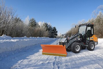 Mit Schneeschild wird der Giant im Handumdrehen zum Rumfahrzeug.