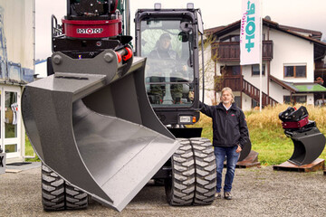 Mit dem von Gnter Holp entwickelten RotoTop arbeitet der Hitachi-Mobilbagger am Einsatzort enorm flexibel mit jedem Anbaugert.