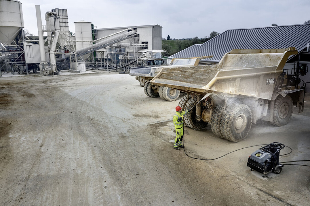 So lassen sich auch groe Baumaschinen effizient reinigen.