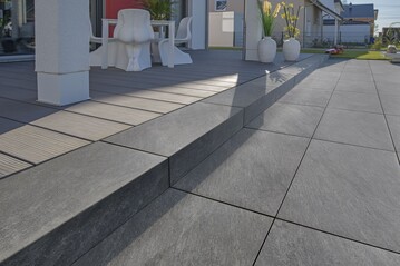 Arctia-Stufen passen mit den sanft melierten Farbtnen in grau-meliert, anthrazit-meliert und beige-meliert gut zu moderner und klassisch eleganter Architektur.