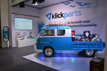 Auf der GaLaBau ist das Unternehmen mit dem historischen Baustellenfahrzeug, dem kultigen VW Bulli T1, in Halle 7A, Stand 504, prsent.