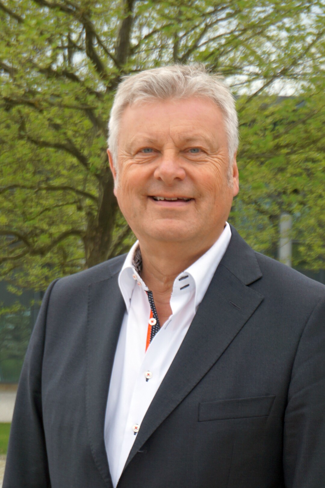 Prof. Dr. Dirk Duesiefken zeigt am 4. September warum der Jungbaumschnitt so wichtig fr einen attraktiven Alt-Baum ist.