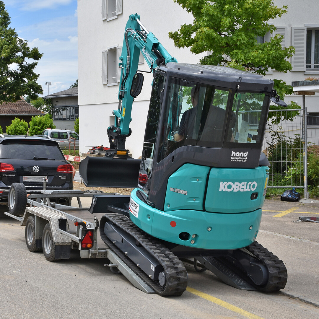 Mit dem SK26SR-7 bietet Kobelco vollen Komfort auch fr 3,5-Tonnen-Anhngertransporte.