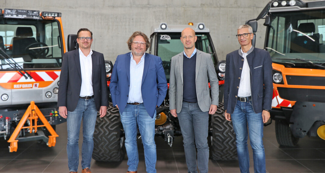 Die erfolgreiche Kooperation zwischen Reform und Beutlhauser wird weiter ausgebaut. 
Im Bild v.l.n.r.: Martin Kloboucnik (Geschftsfhrer Kiefer), Claus Artmayr (Beutlhauser), Franz Haas (CSO REFORM) sowie Reinhard Riepl (CEO REFORM)