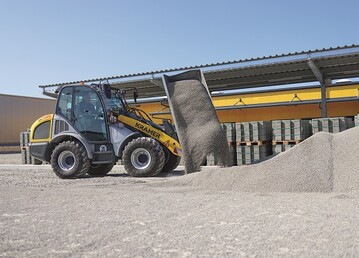 Die Kramer-Werke GmbH stellt ein neues vollhydraulisches Schnellwechselsystem vor. 