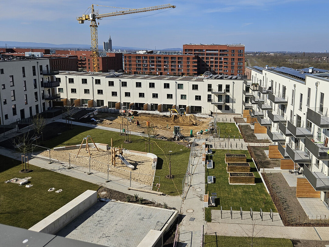 Grner Lebensraum: Im Baugebiet Kronsrode kombinieren tegra-Tiefgaragensubstrate baustatische Ansprche mit besten Wachstumsbedingungen fr Pflanzen.