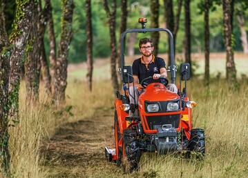 Bei der neuen Serie EK1 handelt es sich um einen Co-Brand-Traktor, der in
Zusammenarbeit mit dem indischen Traktorenhersteller Escorts Limited auf
den Markt gebracht wird. 
