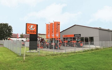 Die KLK GmbH bietet vom Aufsitzmher fr das
Rasengrundstck bis zum flexibel einsatzfhigen
Kompakttraktor mit Frontlader ber Mhwerk oder Schneepflug
alles was Landwirte, Gartenbau- und Kommunalbetriebe oder
Forstbetriebe bentigen.