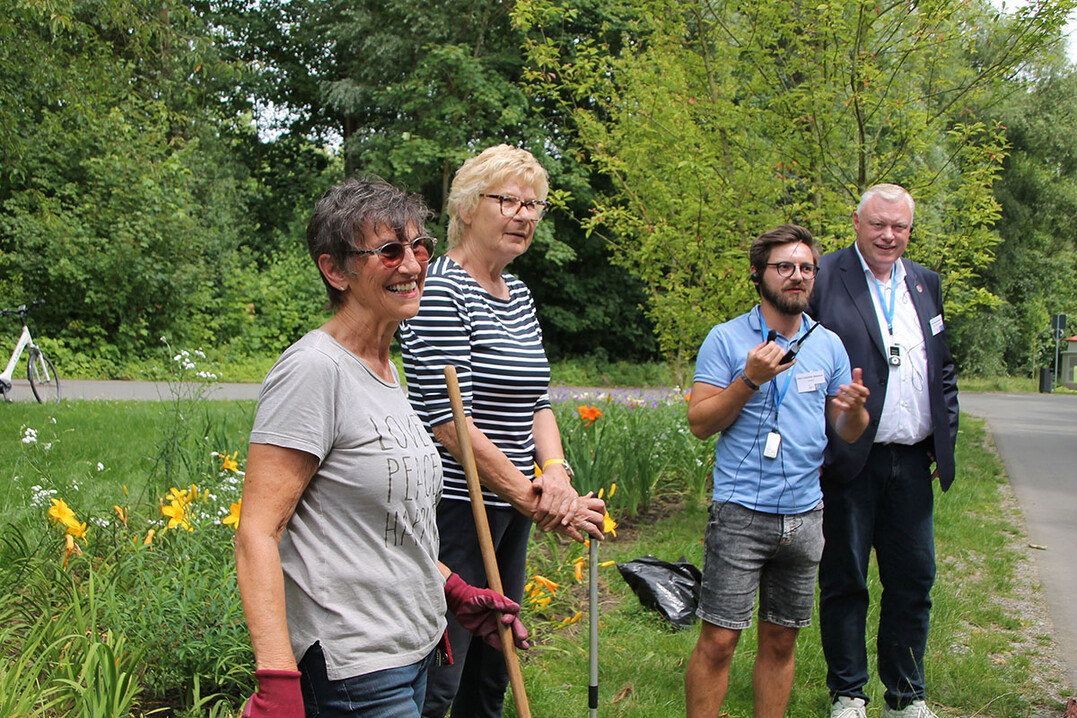 Fr das ehrenamtliche Engagement gab es einen Sonderpreis: Diese Lilienkniginnen pflegen beispielsweise in ihrer Freizeit Hoch- und Staudenbeete am Ufer.