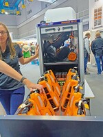 Rückansicht der LoadBox von Pellenc mit oberem Staufach und unterem Ausschub für die Akkuaufnahme