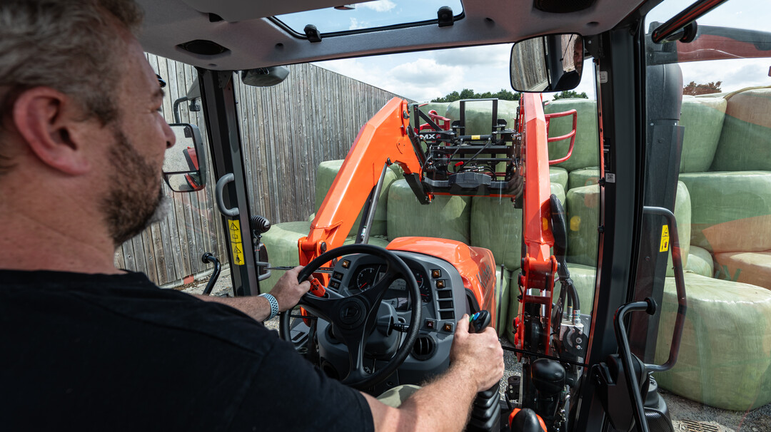 Der mechanische Propilot-Joystick der Traktorenserie M6001 Utility bietet optimalen Bedienkomfort und mit 7 Tasten ein Maximum an mglichen Funktionen.