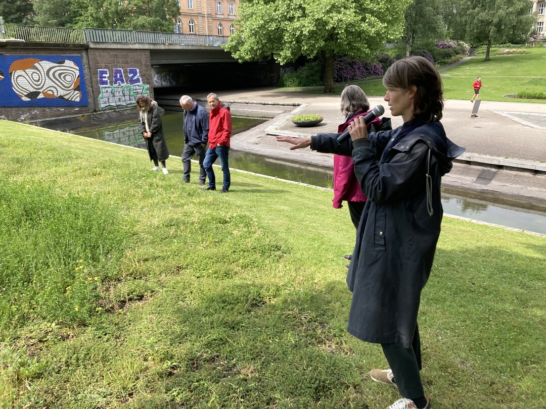Anouk Vogel bei der Prsentation Ihrer Gartenvision, die im Frhjahr 2021 gepflanzt wurde.