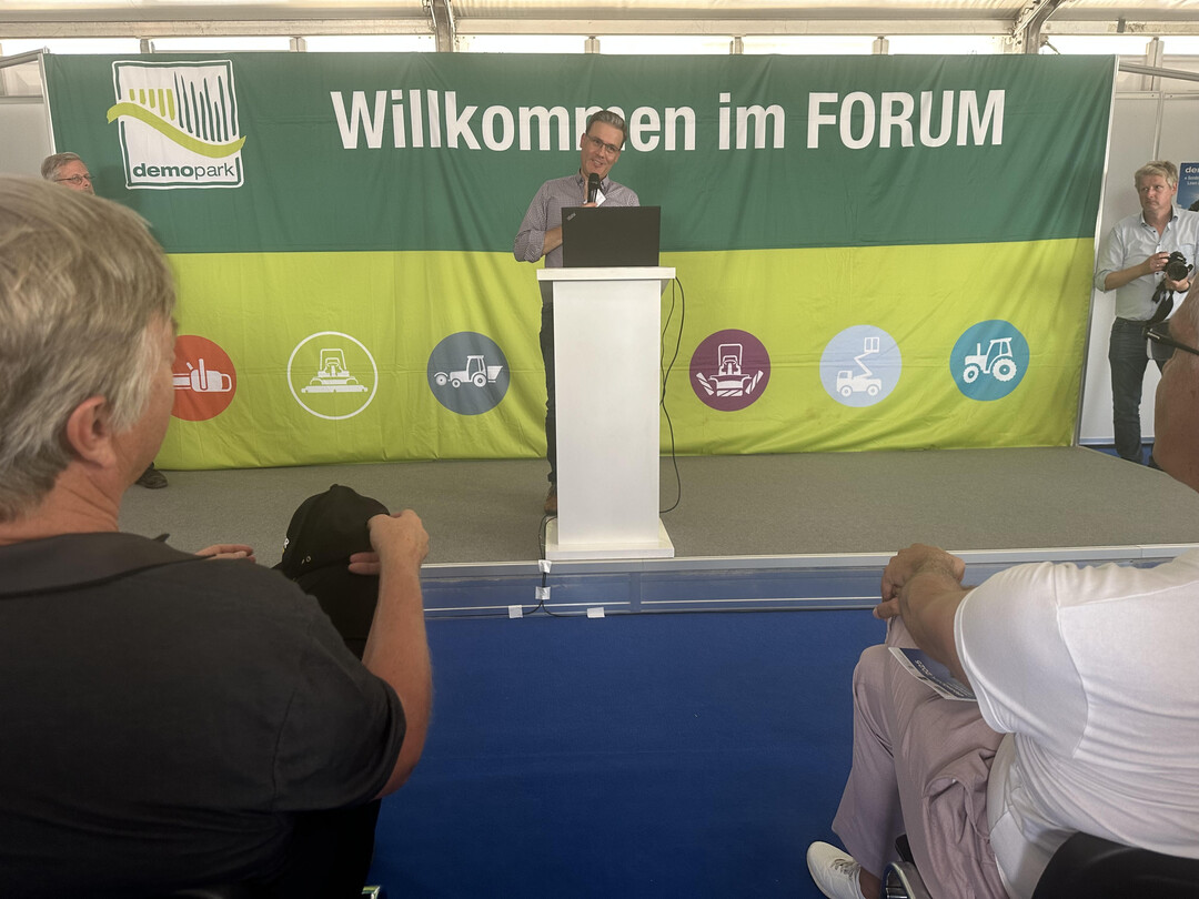 Messedirektor Tobias Ehrhard begrte die Gste bei der Verleihung der demopark-Medaillen.