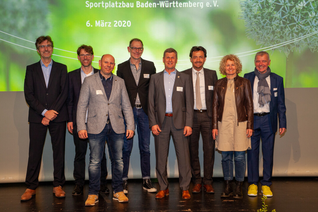 Der Vorstand in Baden-Wrttemberg (Albrecht Bhler fehlt); Vorsitzender Martin Joos (3.v.r.); rechts Geschftsfhrer Reiner Bierig
