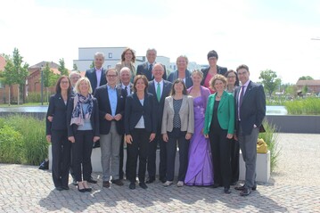 Ministerrat Rheinland-Pfalz mit LaGa2015-Geschftsfhrer Matthias Schmauder und Landaus Oberbrgermeister Hans-Dieter Schlimmer auf der Gartenschau.