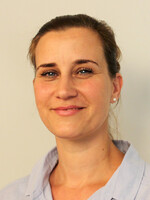 Dr. Nadja Stingl-Sinn, widmet sich gemeinsam mit Rainer Berger seit Januar 2022 dem Thema Bauwerksbegrünung.