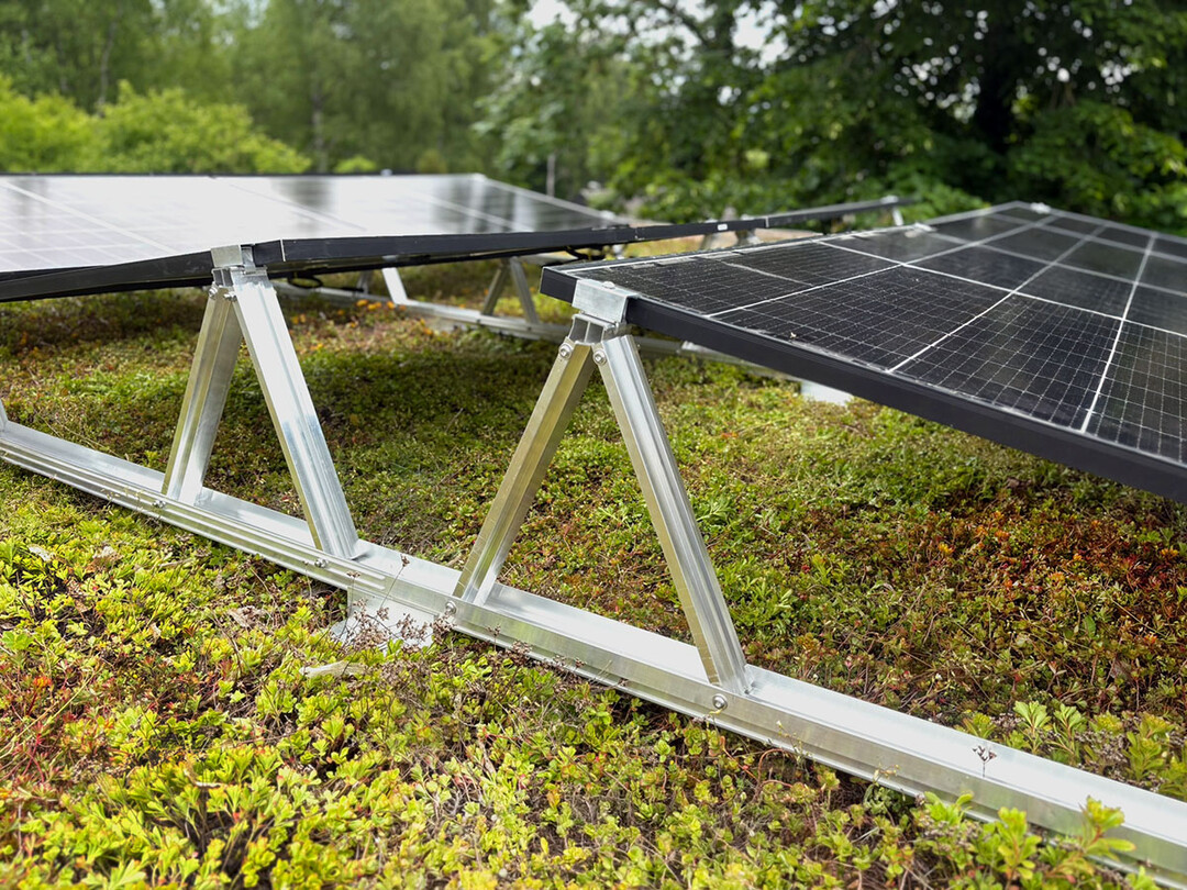 Optigrn-Solar TOP in der Praxis - technisch durchdacht, pflegefreundlich, wirtschaftlich attraktiv und konsequent auf die Anforderungen im Bestand ausgerichtet.Optigrn-Solar TOP in der Praxis - technisch durchdacht, pflegefreundlich, wirtschaftlich attraktiv und konsequent auf die Anforderungen im Bestand ausgerichtet.