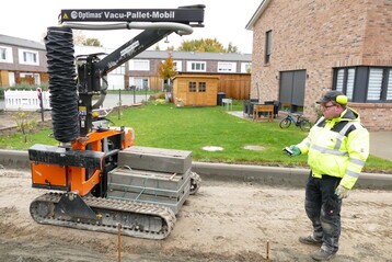 Die Fernbedienung fr das Vacu-Pallet-Mobil macht Arbeit leichter und spart Wege.