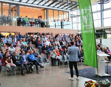 Rund 150 Unternehmerinnen und Unternehmer aus dem GaLaBau sowie weitere Gste bei der Mitgliederversammlung des Verband GaLaBau Niedersachsen-Bremen am 29.2. und 1.3.2024 in Melle.