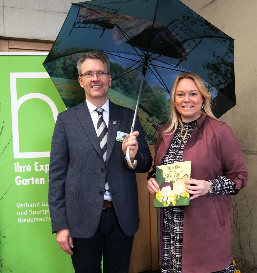 Die Brgermeisterin der Stadt Melle, Julia Dettmann, gemeinsam mit VGL-Prsident Harald Kusserow.