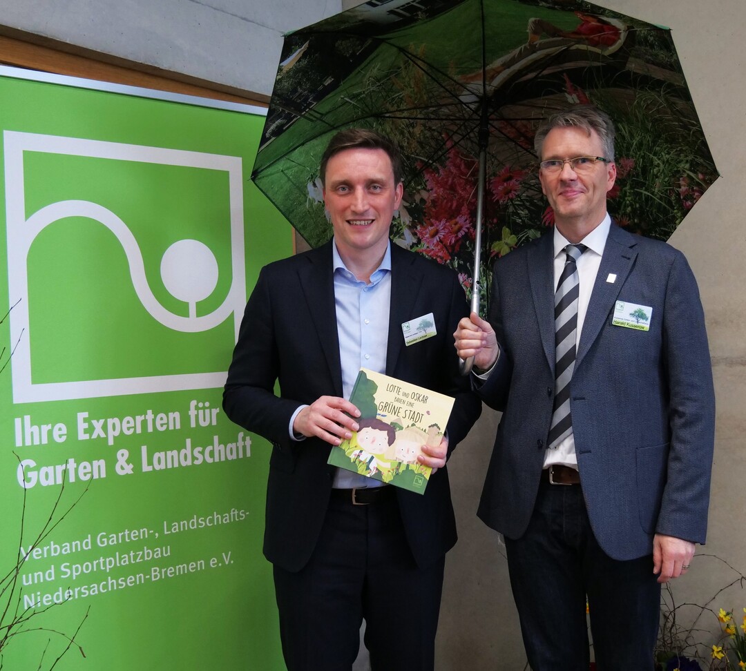 Der CDU-Fraktionsvorsitzende im Niederschsischen Landtag, Sebastian Lechner (li), gemeinsam mit VGL-Prsident Harald Kusserow.