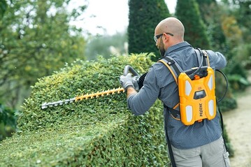 Parkpflege ohne Lrm, ohne Abgase und ohne teuren Sonderkraftstoff: Mit der Pellenc Helion. 