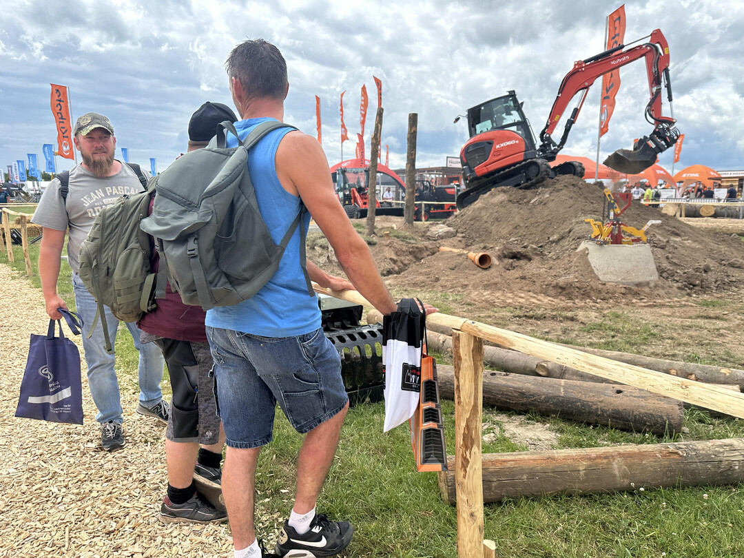 Pflegetechnik ist ein Schwerpunkt auf der demopark. Doch auch Freunde leichter Erdbaumaschinen kommen auf ihre Kosten.