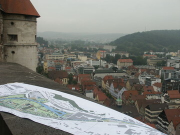 Vom Schlossberg in Heidenheim berblickt man Stadt und Teile des Lagas-Gelnde gut