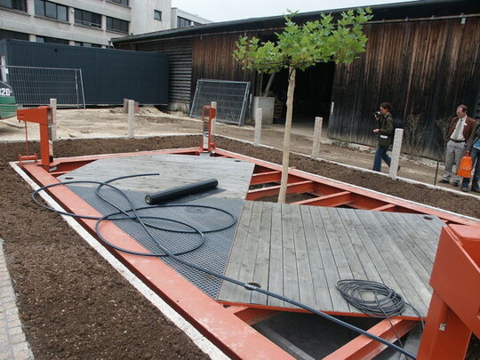 Eine Gartenflche mit besonderer Wirkung: Sie kann hydraulisch gesenkt werden