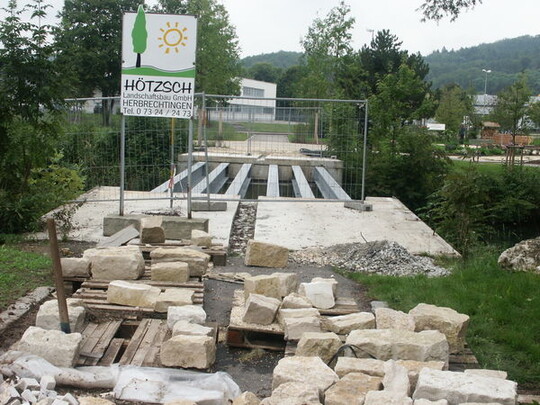 Hier ist die Firma Htzsch aus Herbrechtingen zu Gange