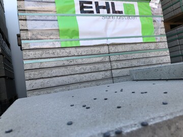 Wo frher Holzleisten Betonplatten vor Beschdigung geschtzt haben, werden heute Plastik-Chips aus LDPE eingesetzt. Eine bayerische Firma will diese Plastikmllquelle mit einem biologisch abbaubaren Produkt austrocknen.