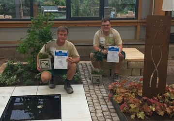 Das Siegerteam (v.l.n.r.) Manuel Staatz und Lucas Chlebos, Lindenlaub GmbH aus Weimar 