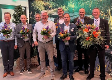 Das neue Prsidium stellt sich vor, v.l.n.r. Kay Brandenburg (stellvertretender Prsident), Matthias Schenzle, Burkhard Hilsch, Christian Kron (Schatzmeister), Christian Jahnke (stellvertretender Prsident), Christian Schrter als neu gewhlter Prsident, Karsten Anschtz und der bisherige Prsident Olaf Kirsch