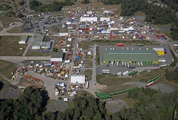 Zur Erffnung zeigte sich das Baden-Airfield von seiner besten Seite und glnzte mit strahlendem Sonnenschein; gute Bedingungen fr gut 12.000 Besucher.